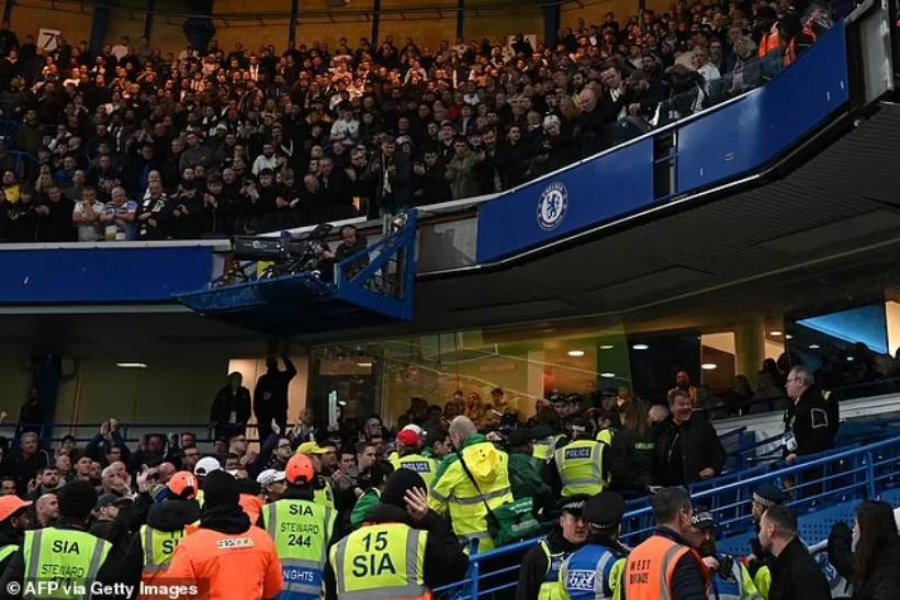  E rëndë në Stamford Bridge, një tifoz bie nga lartësia gjatë festës së golit