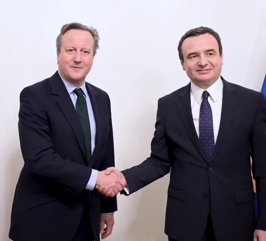 Kryediplomati britanik Cameron vazhdon vizitën në Kosovë, sot takon presidenten Osmani