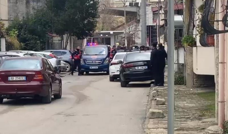Tentativë grabitje më armë në Vlorë