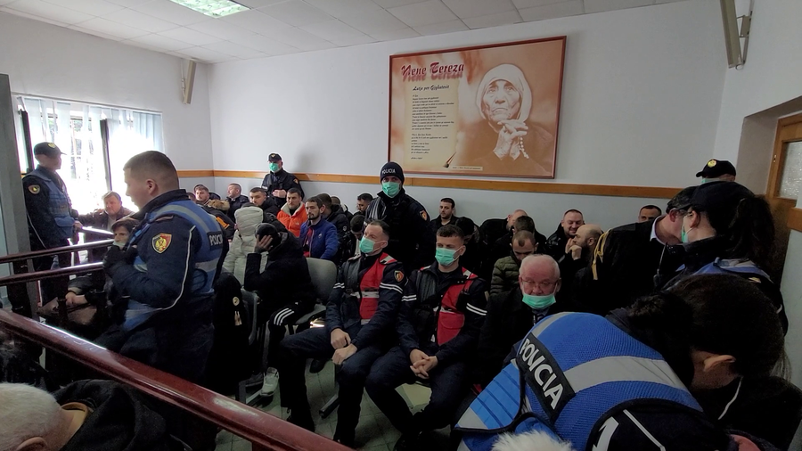 Blindohet Gjykata e Durrësit, 60 të arrestuar në pritje të masës së sigurisë