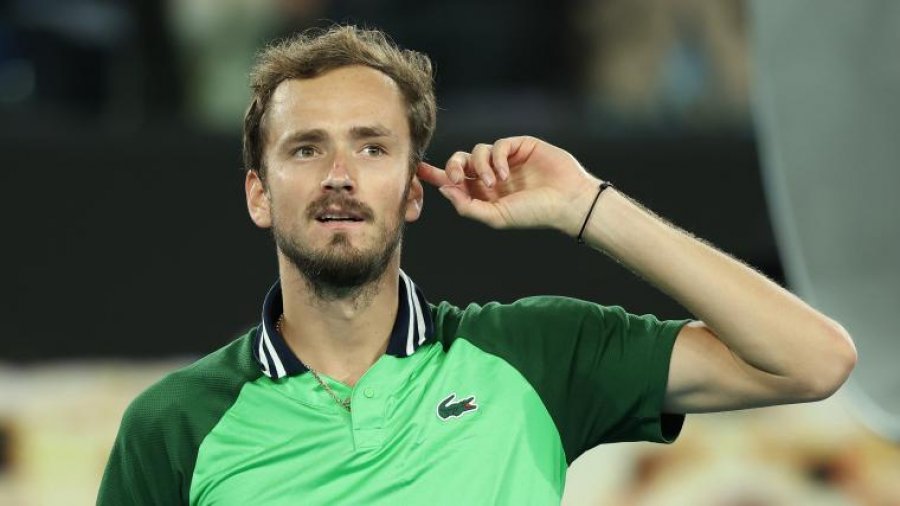 Tenis/ Medvedev kalon në finalen e Australian Open, eliminim dramatik për gjermanin Zverevin