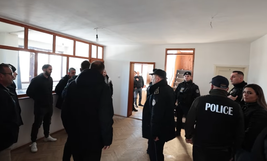 Mbyllen 4 komuna serbe në Dragash, Sveçla: S’ka vend për struktura paralele, veç ambasadës në Prishtinë