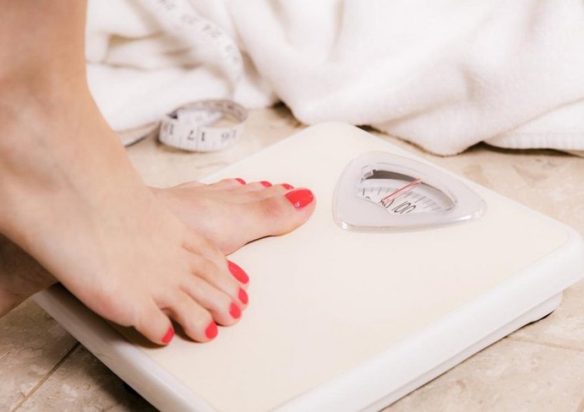 3 zakonet e njerëzve që nuk shtojnë kurrë peshë