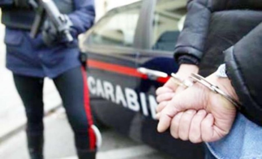 'Ejani, babi po na rreh'/ 13-vjeçari shqiptar telefonon policinë italiane për ndihmë