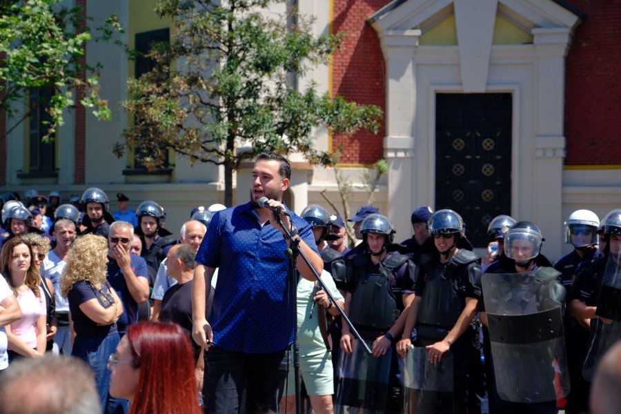 Pano: Qytetarët nuk tërhiqen derisa Veliaj të përfundoj në burg! Bashkë në 11 korrik, të protestojmë kundër aferave të qeverisë