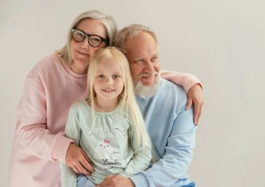 Suedia paguan gjyshërit që të kujdesen për nipat e mbesat e tyre