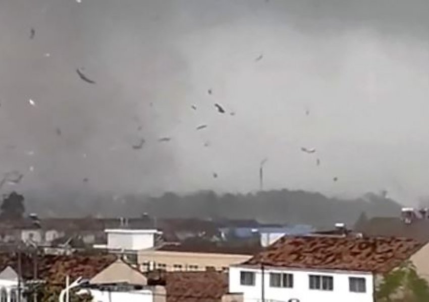 Tornado vret një person dhe lëndon 79 të tjerë në Kinë
