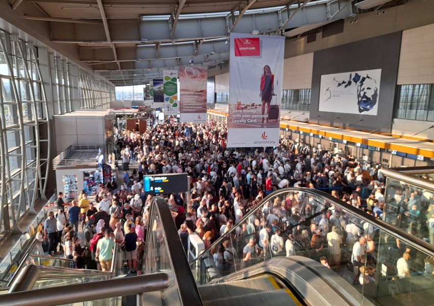 Heqja e vizave e rriti numrin e fluturimeve dhe pasagjerëve në aeroportin ‘Adem Jashari’