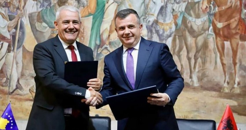 Njoftimi Kosova dhe Shqipëria me kontrolle të përbashkëta në pikëkalimet kufitare, Sveçla e Balla sot nënshkruajnë protokollin