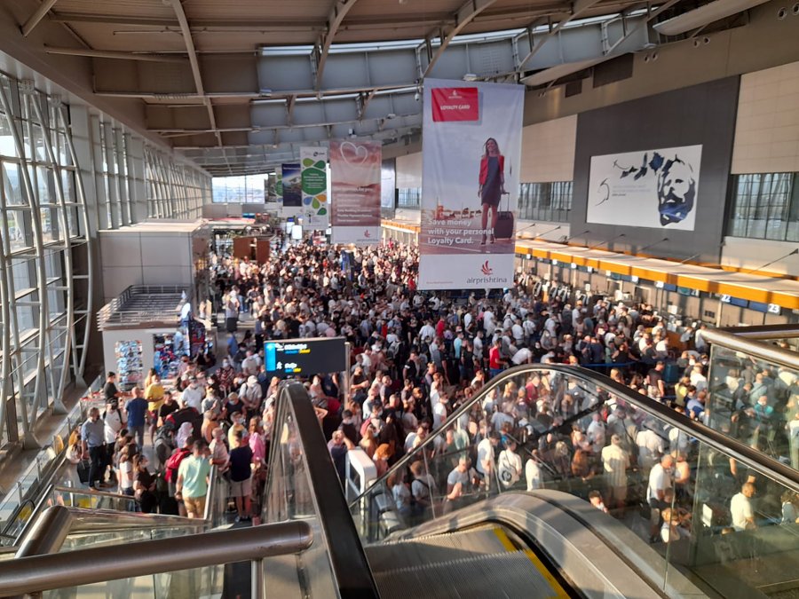 Heqja e vizave e rriti numrin e fluturimeve dhe pasagjerëve në aeroportin ‘Adem Jashari’