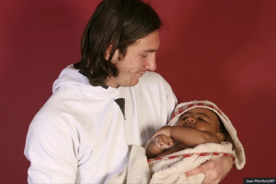 Lionel Messi me foshnjen Lamine Yamal/ BBC: Fillimi i dy legjendave