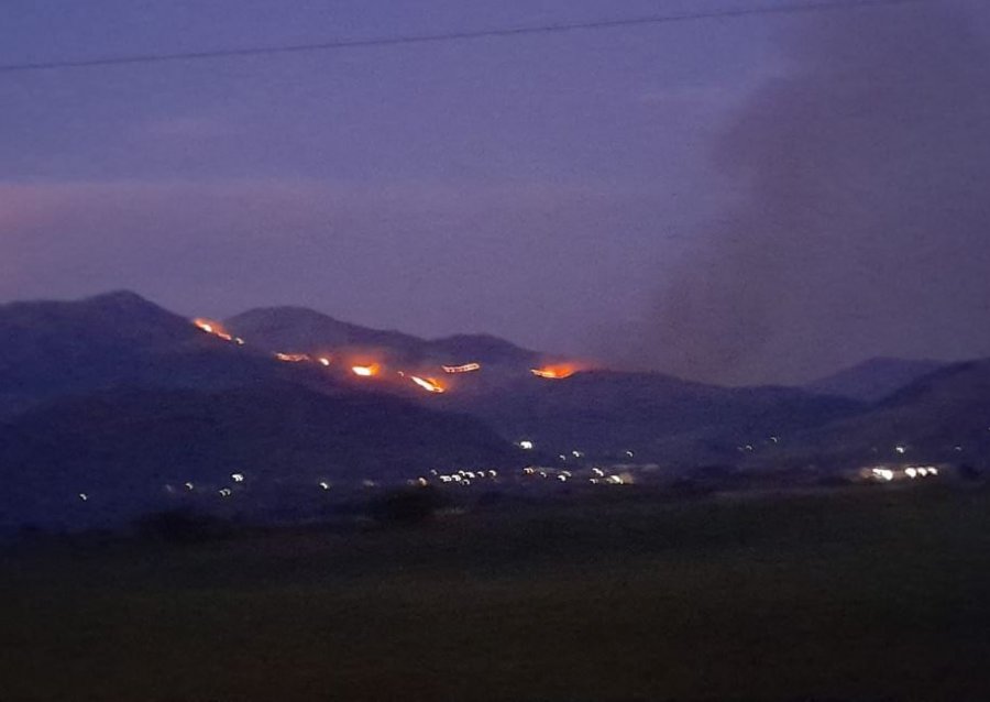 Zjarr edhe në Delvinë, situata problematike për shkak të terrenit