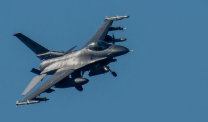 Dërgimi i avionëve luftarakë në Ukrainë, Rusia kritikon vendimin: NATO është një ‘bandë lufte‘