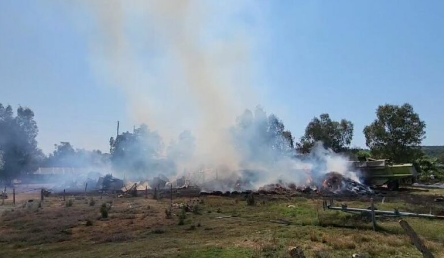 Përfshihet nga flaket një stan në Fier, zjarr i përmasave shumë të mëdha