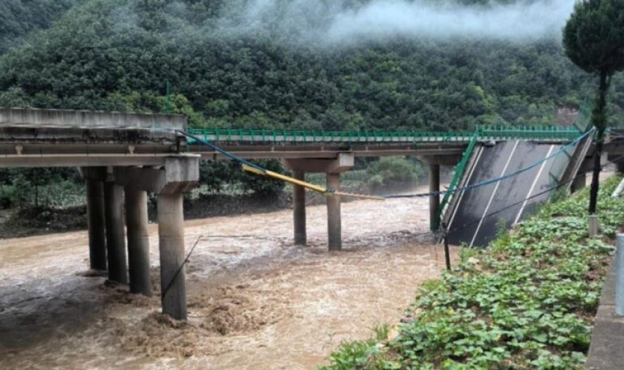 Kina, mes temperaturave të larta dhe motit të keq/ Shembet ura, 11 të vdekur, mbi 30 të zhdukur