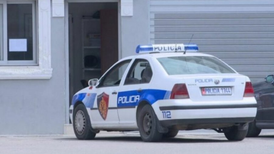 Ushtroi dhunë dhe e kanosi bashkëshorten me mjet prerës, Policia arreston 34-vjeçarin