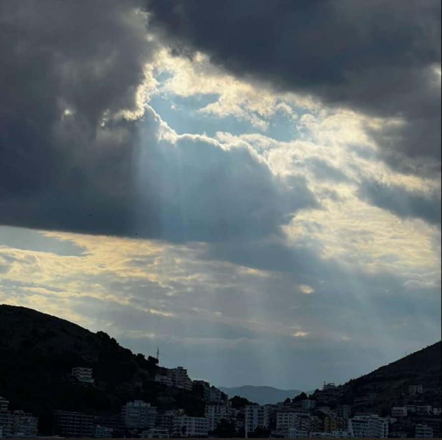 Të mërkurën priten vranësi dhe shira, jo në vijën bregdetare