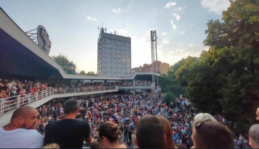 Dhimbje koke për Vuçiç, protesta kundër minierës të litiumit në Serbi