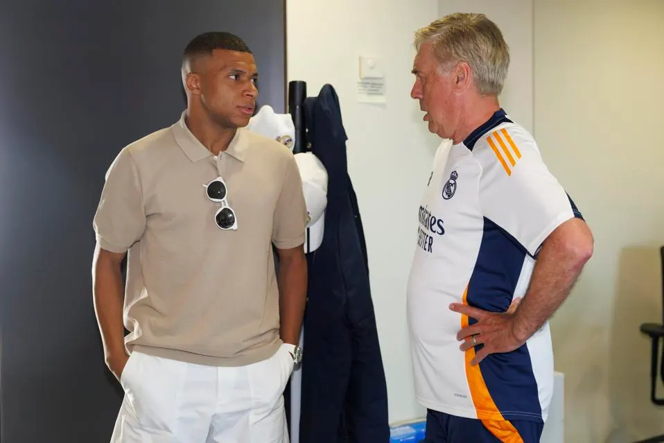 Koha për të zbritur në fushë? Ancelotti: Mbappe duhet të përshtatet me Real Madridin