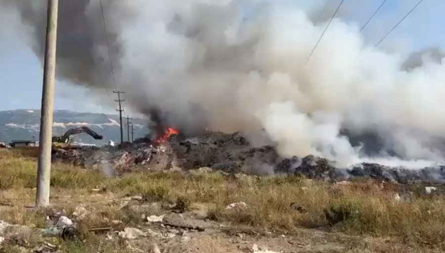 Vlora mbulohet nga tymi kancerogjen i plehrave në mes të sezonit, banorët: Po sëmuremi!