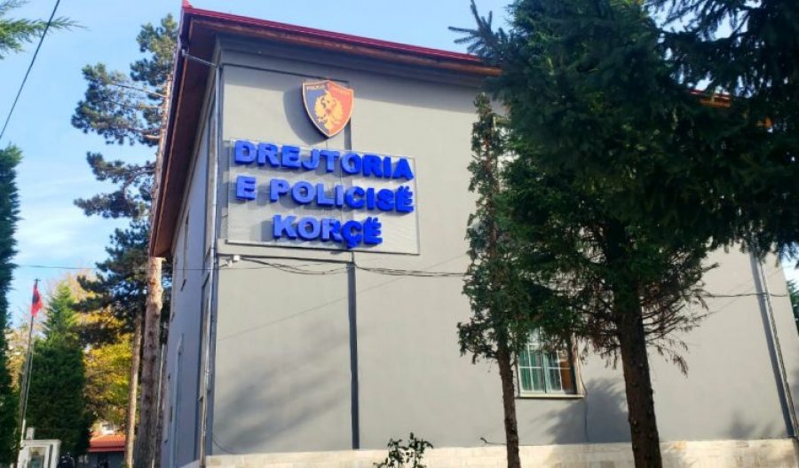 Korçë/ Humbi kontrollin mbi mjetin, aksidentohet 25 vjeçarja