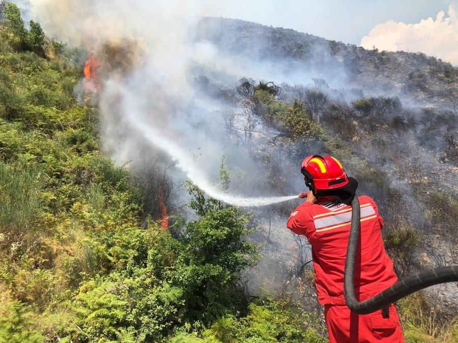 23 vatra zjarri gjatë 24 orëve të fundit, shuhen 19 prej tyre