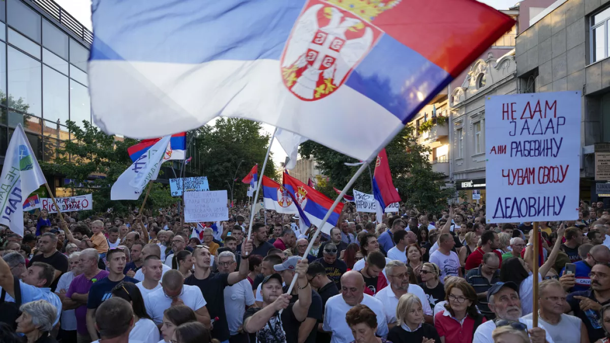 Protesta në qytetet e Serbisë kundër marrëveshjes së minierës së litiumit