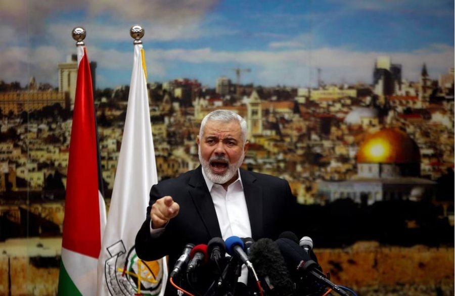 Fliste ashpër në publik, por shihej si fytyra më e moderuar e Hamasit, kush ishte Ismail Haniyeh?