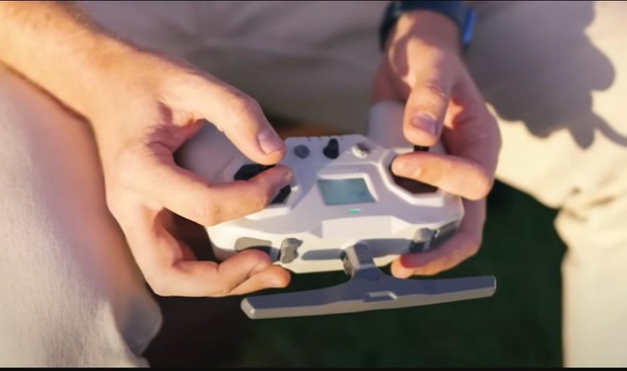 VIDEO/ Dyshja babë e bir krijojnë dronin më të shpejtë në botë