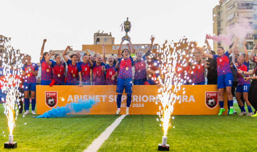 Futbolli i vajzave/ Presidenti i FIFA-s, Gianni Infantino, uron Vllazninë për titullin kampion