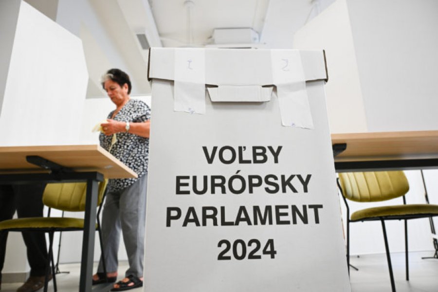 Sllovakët dhe të tjerët votojnë në zgjedhjet e Bashkimit Evropian nën hijen e një atentati