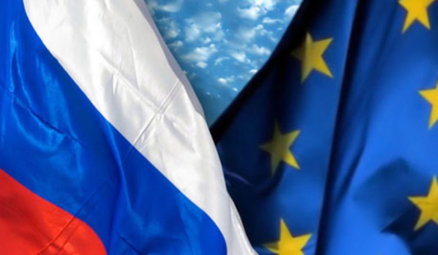 Rusia po rrit tensionet në Kosovë, zëdhënësja e BE: Dezinformatat trazojnë Ballkanin