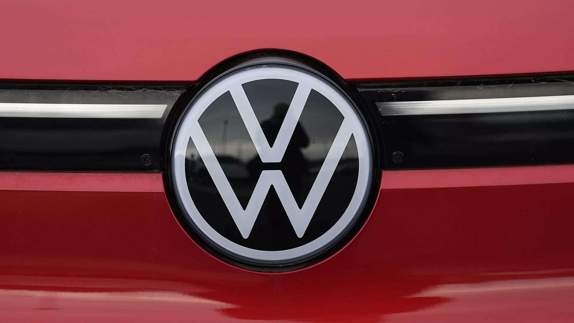 Volkswagen synon të nxisë shitjet e makinave elektrike me panele diellore