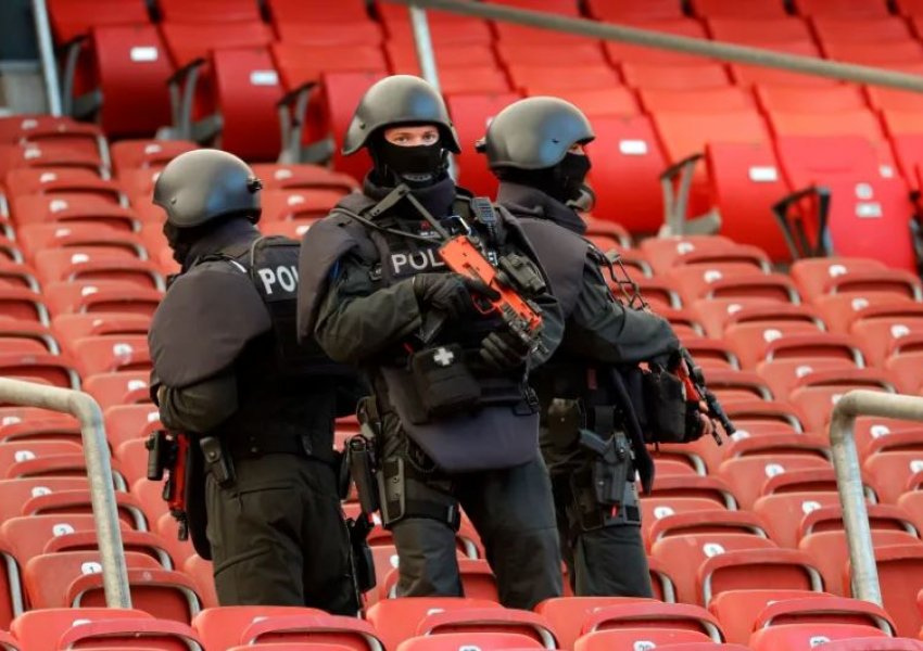 Blindohet Gjermania/ 22 mijë oficerë janë në shërbim, dhjetëra snajpera monitorojnë stadiumet