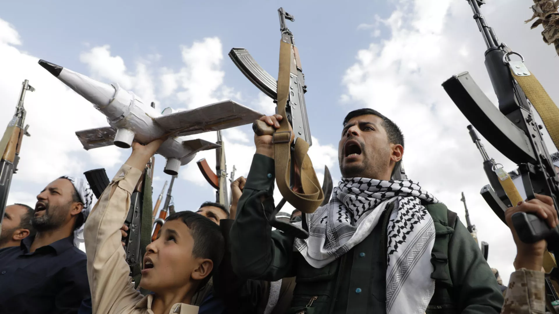 SHBA nis një valë sulmesh ndaj objektivave të rebelëve Huthi në Jemen
