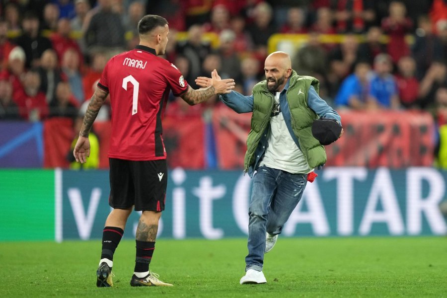 Zbulohet identiteti, kush është tifozi shqiptar që arriti të futej në fushë në ndeshjen ndaj Italisë