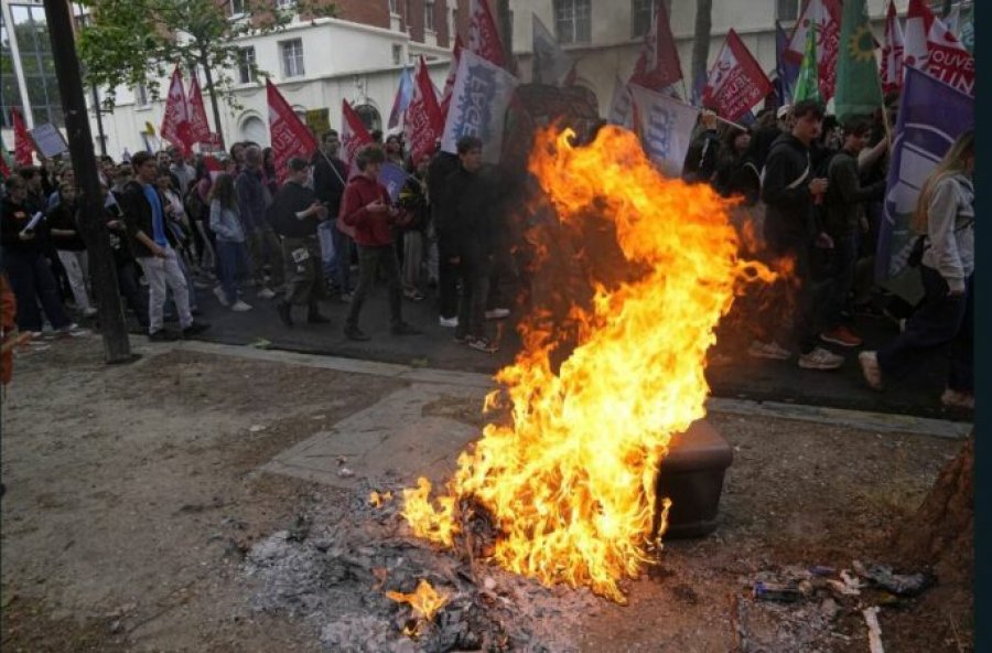 Qindra e mijëra francezë protestojnë kundër të djathtës ekstreme