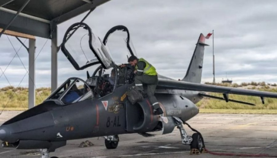 Në Francën jugperëndimore, pilotët ukrainas po mësojnë të fluturojnë me aeroplanë luftarakë