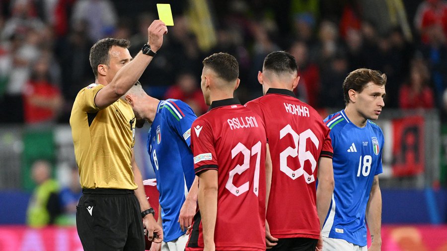 Mediat gjermane: Akuza të rënda ndaj arbitrit të ndeshjes Itali-Shqipëri