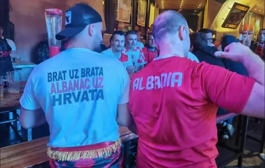 ‘Vëllai pranë vëllait, shqiptari pranë kroatit’/ Dashuria e miqësia përhapet në Hamburg përpara ndeshjes