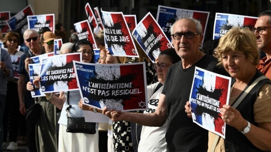 Udhëheqësit francezë dënojnë tre adoleshentët e akuzuar për përdhunimin anti-hebre