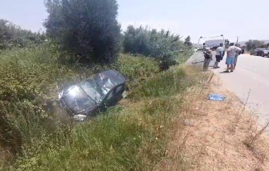 Katrahurë në Berat: shoferja e Benz përplas piloten e Toyota Yaris dhe dy automjete të tjera