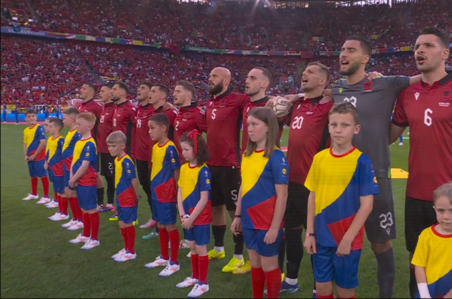 VIDEO/ 'Së bashku më të fortë', sa shumë emocione në momentin e himnit të Shqipërisë