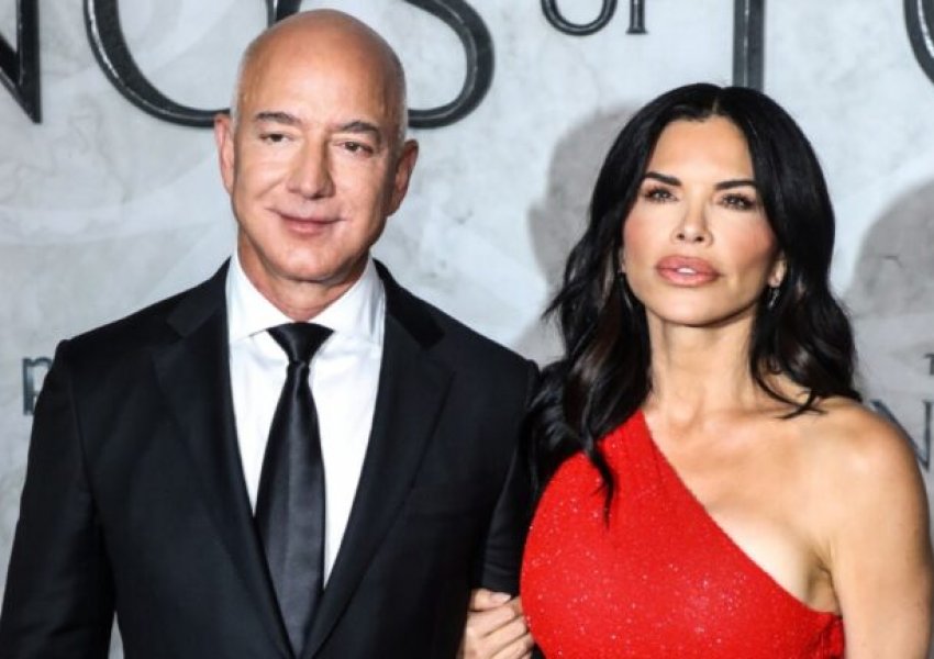 Jeff Bezos pushime me të fejuarën e tij Lauren Sanchez në ishullin grek