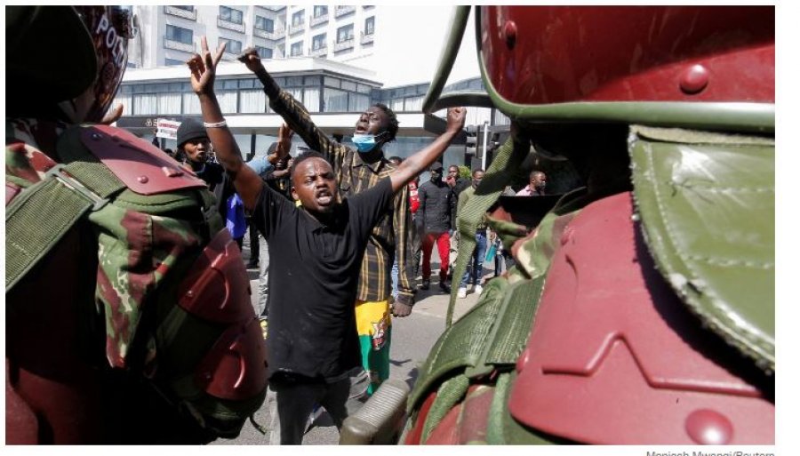 I vunë flakën parlamentit, policia keniane ekzekuton 5 protestues