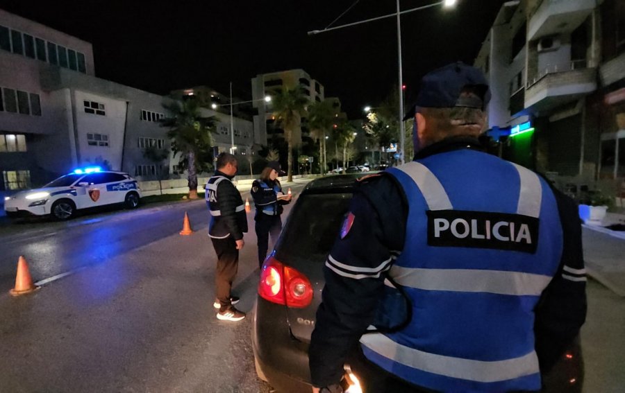 Antidroga në rrugën 'Myslym Shyri' në Tiranë, tre arrestime