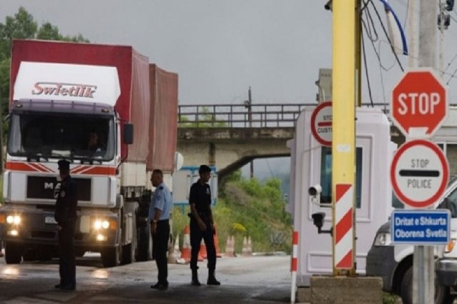 Sezoni turistik, kufizohet në fundjavë lëvizja për kamionët e mallrave Shqipëri-Kosovë
