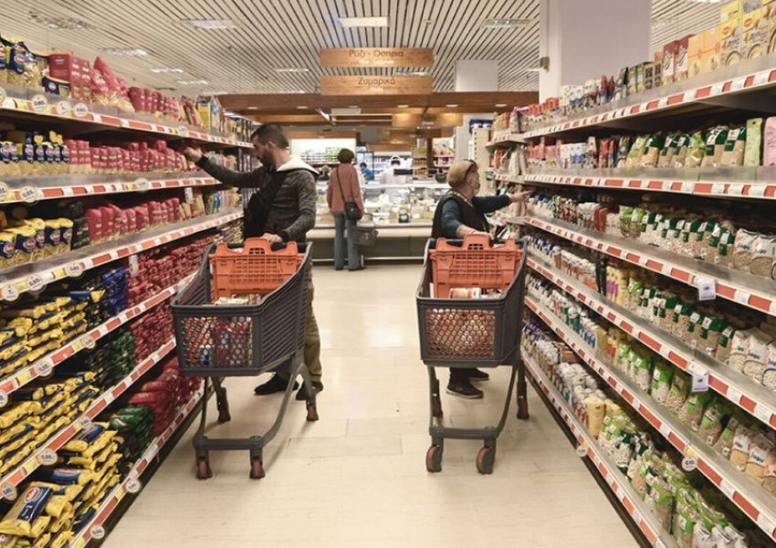 Greqia lufton inflacionin, qeveria ul çmimet për 3000 produkte në raftet e supermarketeve