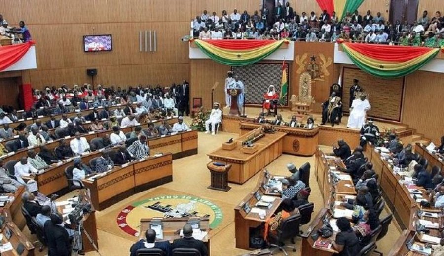 Ndodh edhe kjo/ Parlamenti në Gana pa drita, shkak… nuk kishin paguar faturat