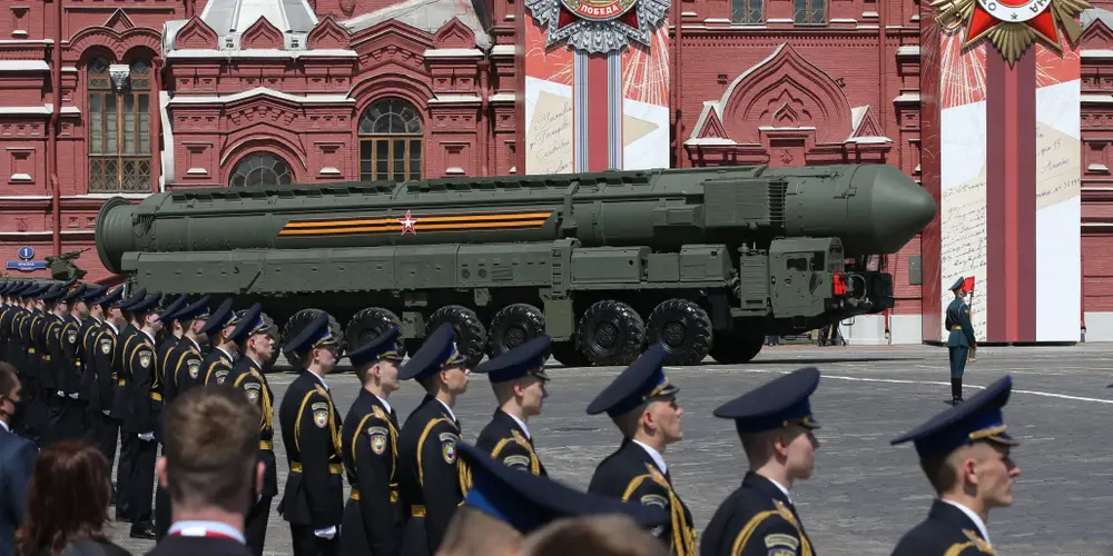 Rusia do të merrte në konsideratë përdorimin e armëve bërthamore, duke përfshirë...